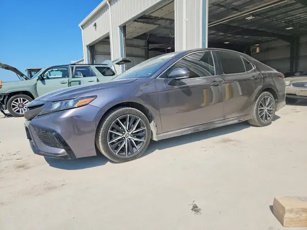 4T1G11AK8NU619409 2022 TOYOTA CAMRY - Image 1
