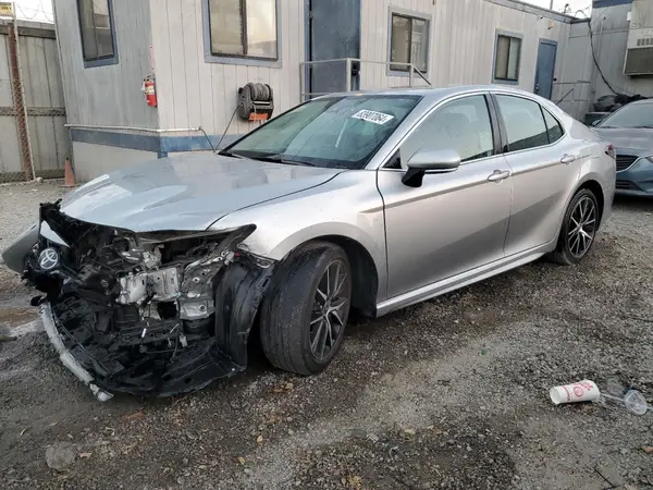 4T1G11AK8NU620480 2022 TOYOTA CAMRY - Image 1