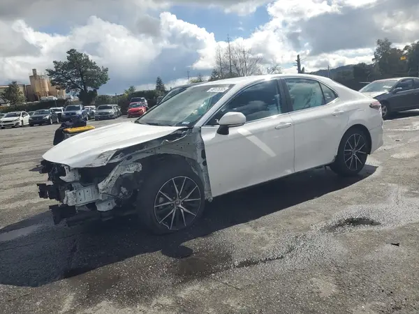 4T1G11AK8NU621760 2022 TOYOTA CAMRY - Image 1