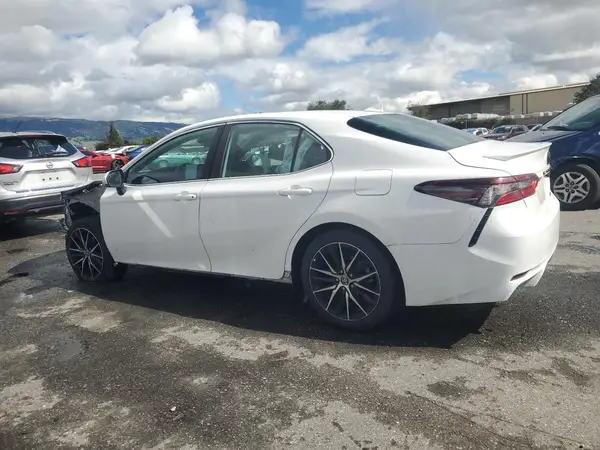 4T1G11AK8NU621760 2022 TOYOTA CAMRY - Image 2