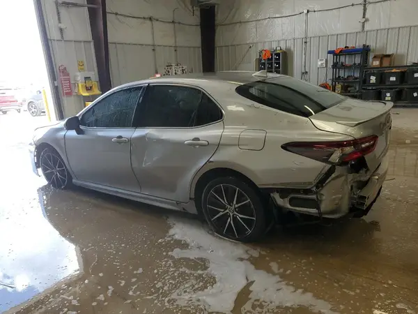 4T1G11AK8NU622519 2022 TOYOTA CAMRY - Image 2