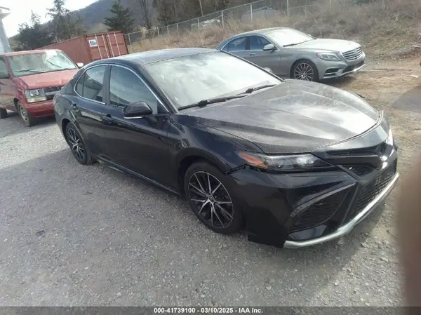 4T1G11AK8NU624738 2022 TOYOTA CAMRY - Image 1