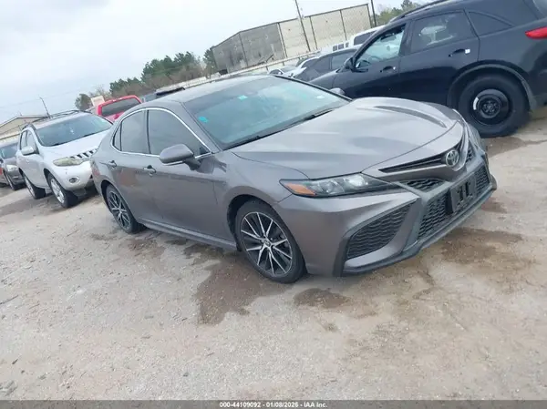 4T1G11AK8NU627929 2022 TOYOTA CAMRY - Image 1