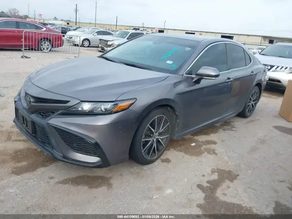 4T1G11AK8NU627929 2022 TOYOTA CAMRY - Image 2