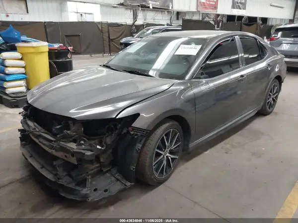 4T1G11AK8NU628854 2022 TOYOTA CAMRY - Image 2