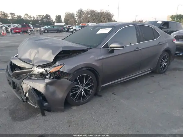 4T1G11AK8NU629163 2022 TOYOTA CAMRY - Image 2