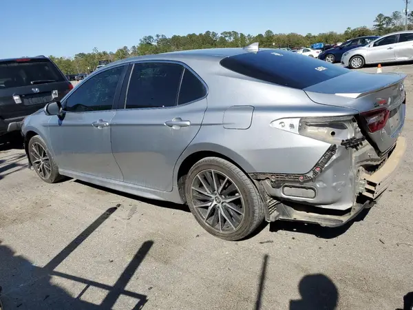 4T1G11AK8NU631432 2022 TOYOTA CAMRY - Image 2