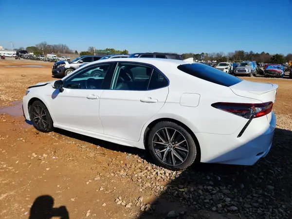 4T1G11AK8NU632452 2022 TOYOTA CAMRY - Image 2