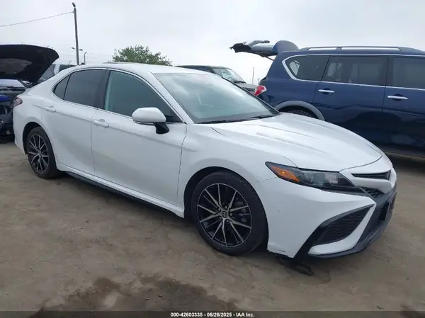 4T1G11AK8NU633150 2022 TOYOTA CAMRY - Image 1
