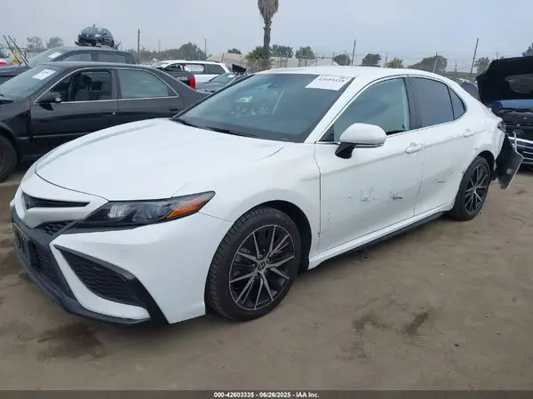 4T1G11AK8NU633150 2022 TOYOTA CAMRY - Image 2
