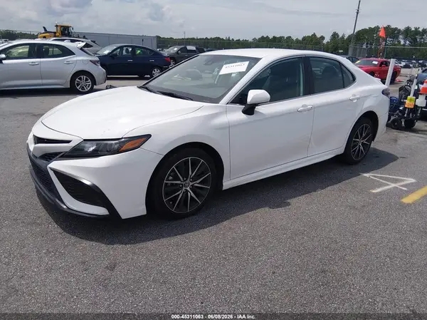 4T1G11AK8NU634251 2022 TOYOTA CAMRY - Image 2
