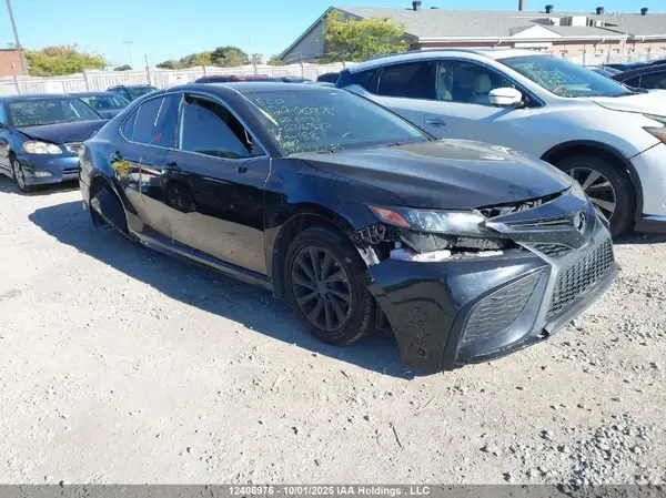 4T1G11AK8NU636307 2022 TOYOTA CAMRY - Image 1