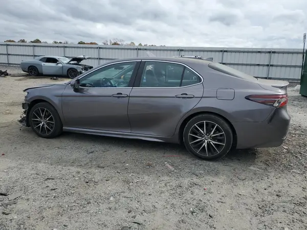 4T1G11AK8NU637005 2022 TOYOTA CAMRY - Image 2