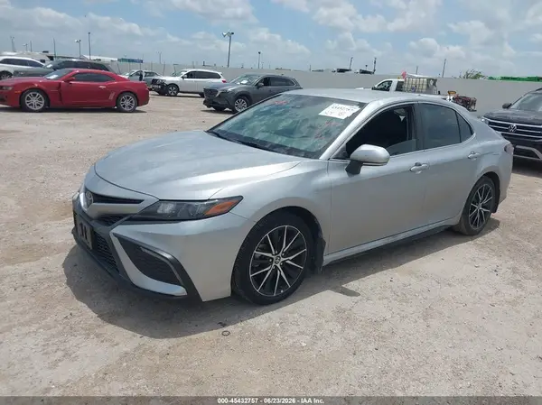 4T1G11AK8NU640129 2022 TOYOTA CAMRY - Image 2