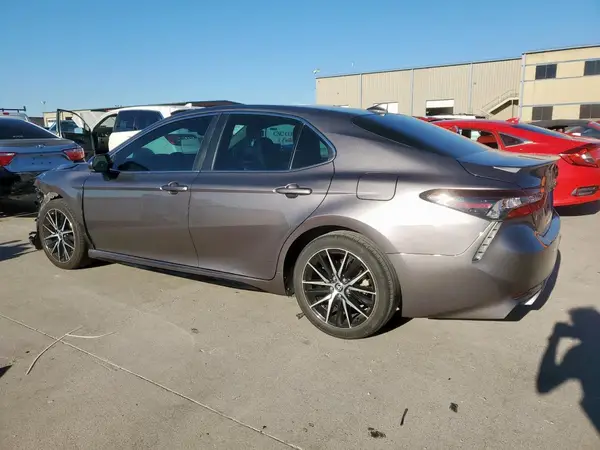 4T1G11AK8NU640311 2022 TOYOTA CAMRY - Image 2