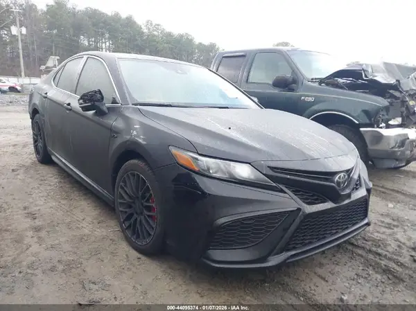 4T1G11AK8NU641894 2022 TOYOTA CAMRY - Image 1