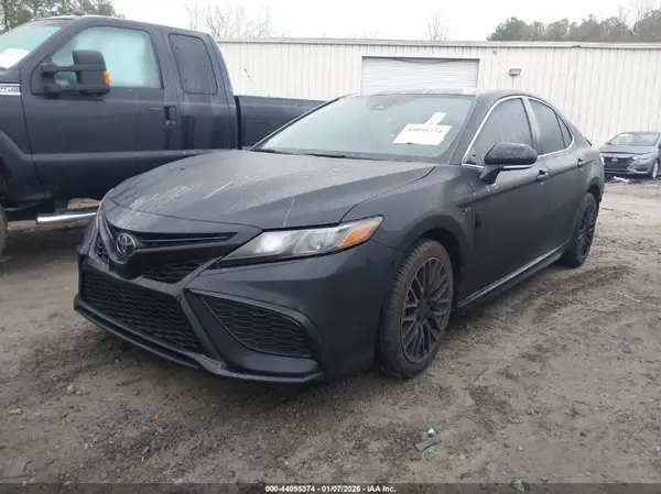 4T1G11AK8NU641894 2022 TOYOTA CAMRY - Image 2