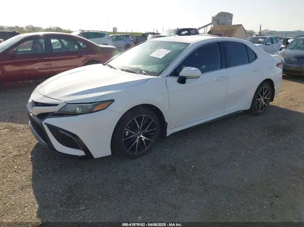 4T1G11AK8NU644181 2022 TOYOTA CAMRY - Image 2
