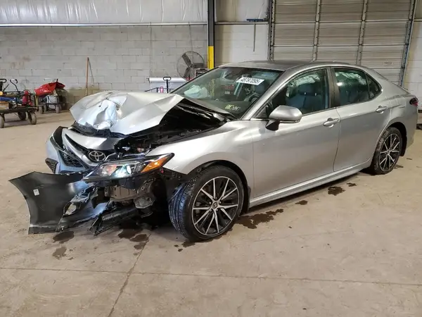 4T1G11AK8NU645153 2022 TOYOTA CAMRY - Image 1