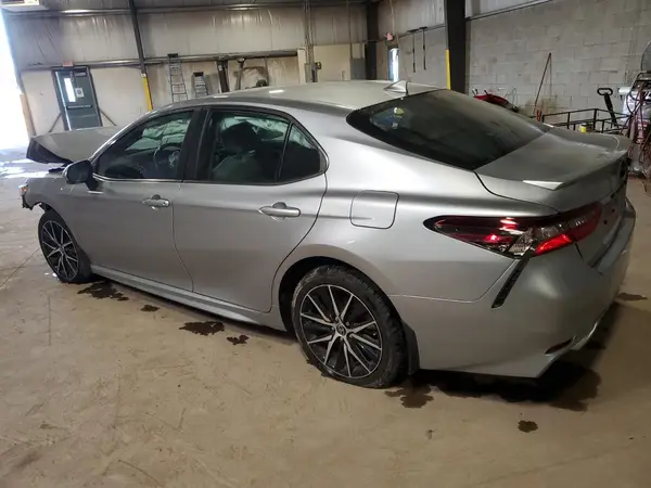 4T1G11AK8NU645153 2022 TOYOTA CAMRY - Image 2
