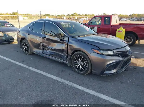 4T1G11AK8NU645900 2022 TOYOTA CAMRY - Image 1