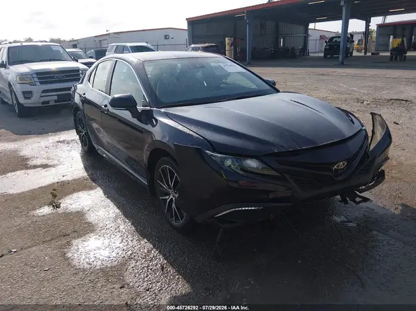 4T1G11AK8NU647985 2022 TOYOTA CAMRY - Image 1