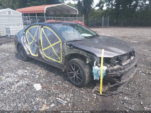 4T1G11AK8NU649798 2022 TOYOTA CAMRY - Image 1
