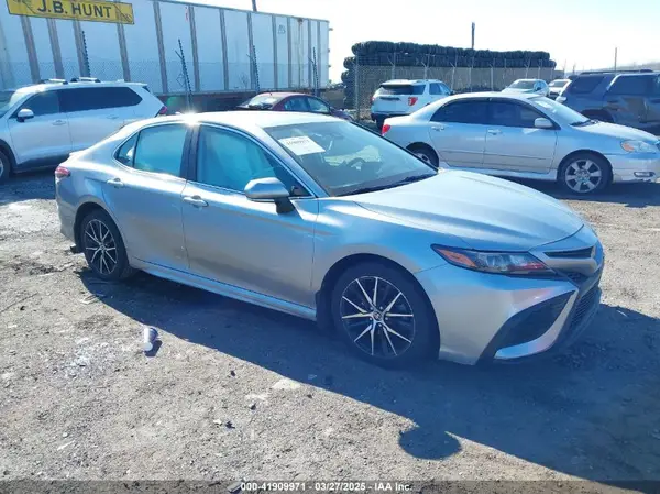 4T1G11AK8NU650918 2022 TOYOTA CAMRY - Image 1