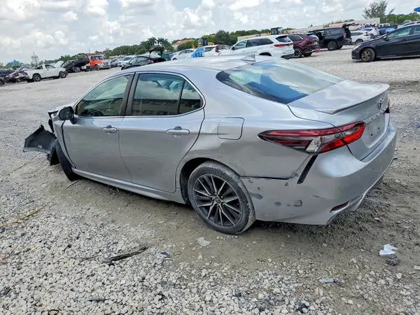 4T1G11AK8NU651454 2022 TOYOTA CAMRY - Image 2