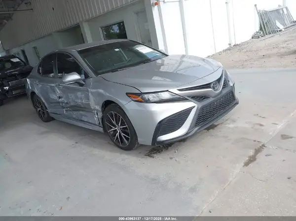 4T1G11AK8NU651907 2022 TOYOTA CAMRY - Image 1