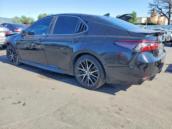 4T1G11AK8NU654791 2022 TOYOTA CAMRY - Image 2