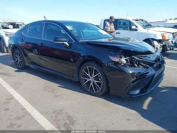 4T1G11AK8NU655732 2022 TOYOTA CAMRY - Image 1