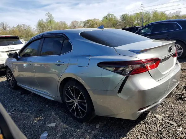 4T1G11AK8NU655925 2022 TOYOTA CAMRY - Image 2
