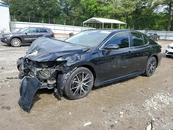 4T1G11AK8NU657660 2022 TOYOTA CAMRY - Image 1