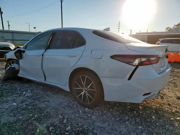 4T1G11AK8NU659439 2022 TOYOTA CAMRY - Image 2