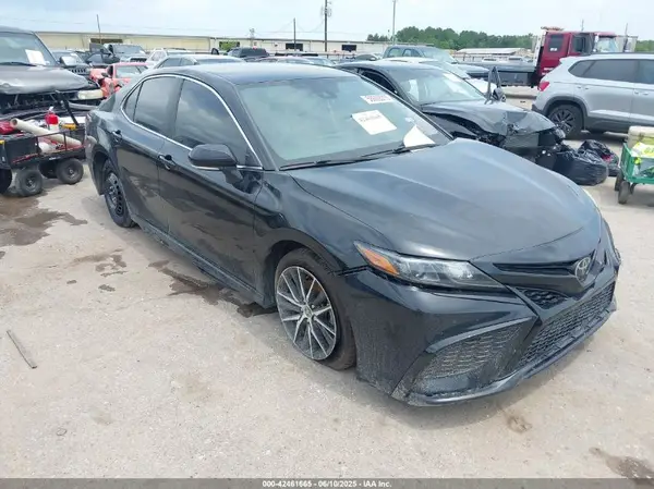 4T1G11AK8NU659554 2022 TOYOTA CAMRY - Image 1