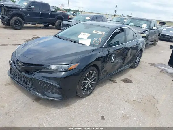4T1G11AK8NU659554 2022 TOYOTA CAMRY - Image 2