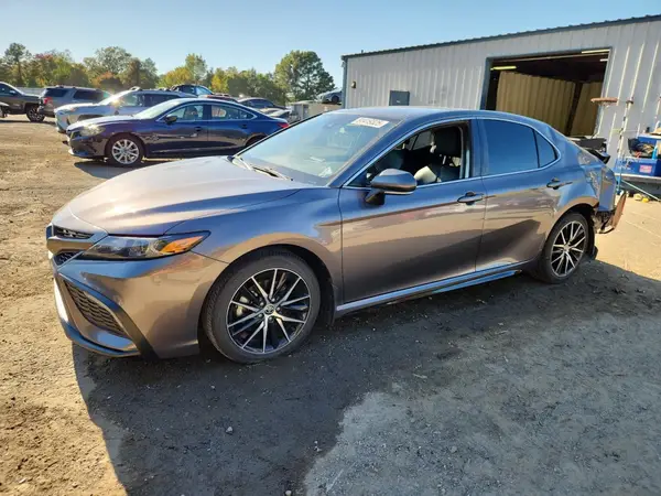4T1G11AK8NU660493 2022 TOYOTA CAMRY - Image 1