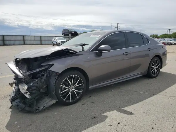 4T1G11AK8NU661806 2022 TOYOTA CAMRY - Image 1