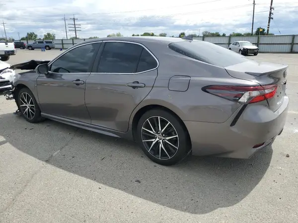 4T1G11AK8NU661806 2022 TOYOTA CAMRY - Image 2