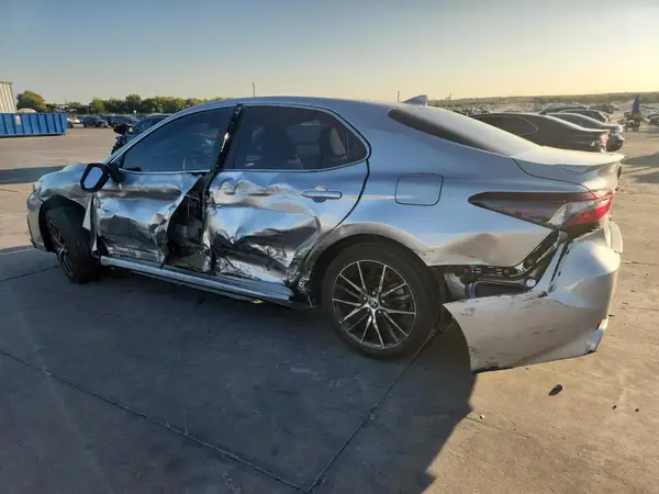 4T1G11AK8NU661868 2022 TOYOTA CAMRY - Image 2