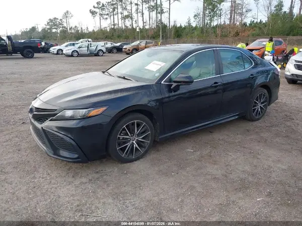 4T1G11AK8NU665015 2022 TOYOTA CAMRY - Image 2