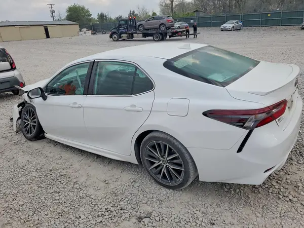 4T1G11AK8NU665421 2022 TOYOTA CAMRY - Image 2