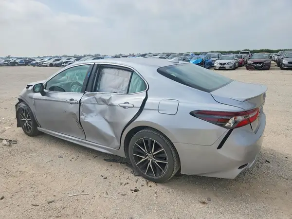 4T1G11AK8NU666018 2022 TOYOTA CAMRY - Image 2