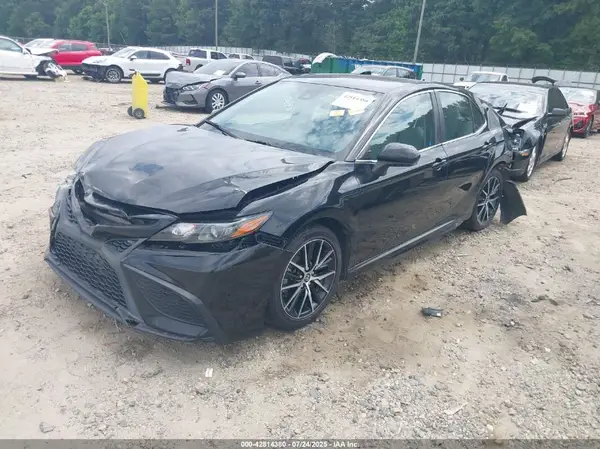 4T1G11AK8NU666875 2022 TOYOTA CAMRY - Image 2