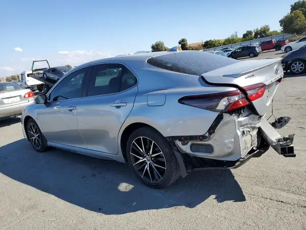 4T1G11AK8NU669632 2022 TOYOTA CAMRY - Image 2