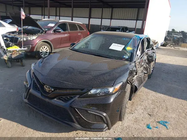 4T1G11AK8NU669923 2022 TOYOTA CAMRY - Image 2
