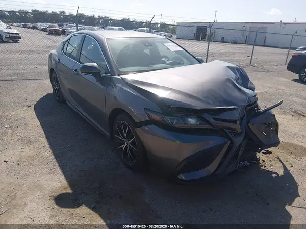4T1G11AK8NU669985 2022 TOYOTA CAMRY - Image 1