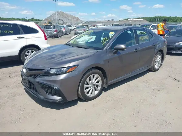 4T1G11AK8NU675432 2022 TOYOTA CAMRY - Image 2