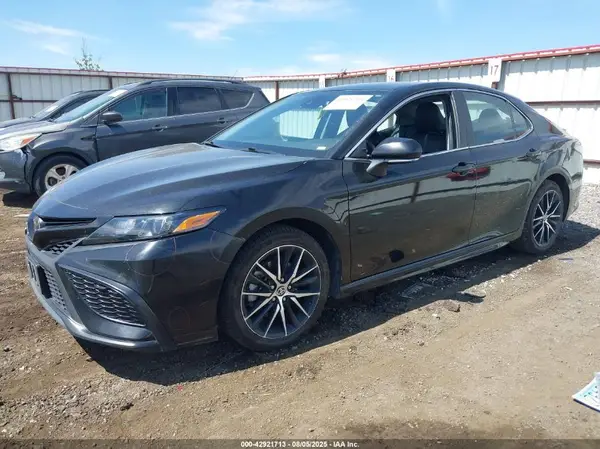 4T1G11AK8NU676791 2022 TOYOTA CAMRY - Image 2